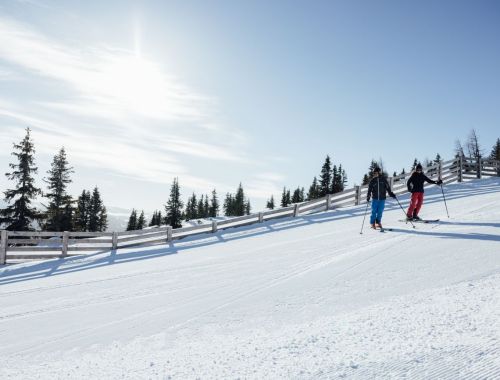 Skifahren bei Sonnenschein am Katschberg